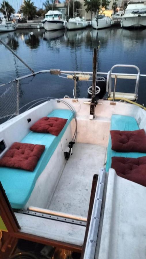 Bateau-hôtel Bateau Voilier « brenus Lll » *